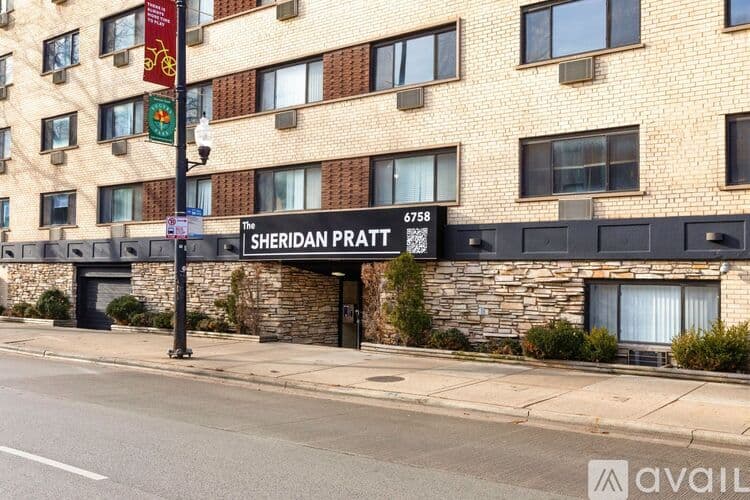 Chicago Apartment: 6758 N Sheridan Rd