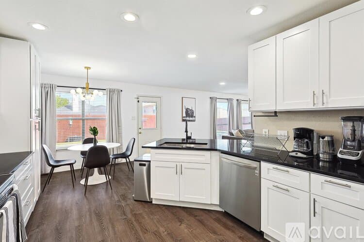 Saginaw House: 1000 Sagewood Ln