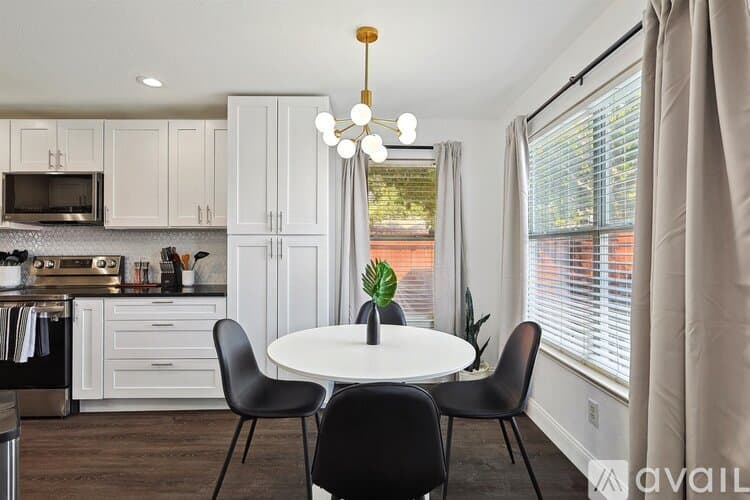 Saginaw House: 1000 Sagewood Ln