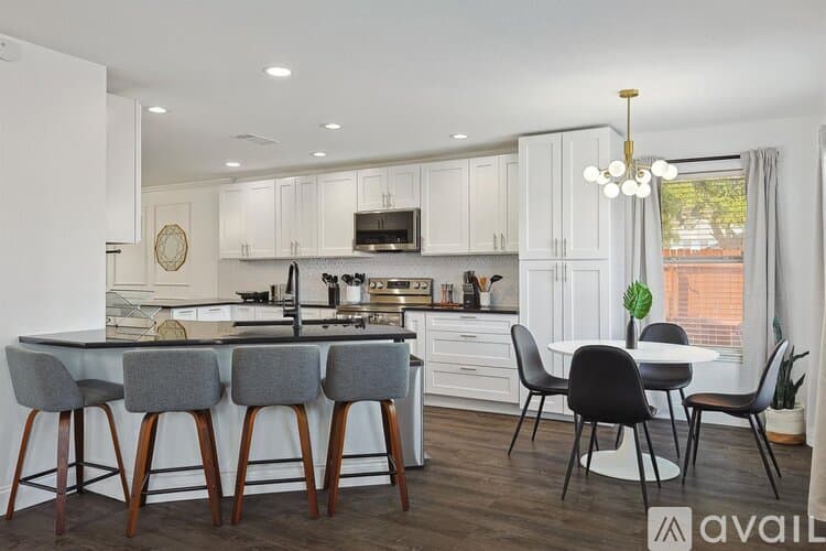 Saginaw House: 1000 Sagewood Ln