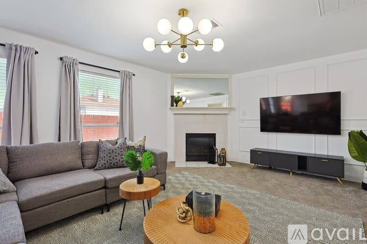 Saginaw House: 1000 Sagewood Ln
