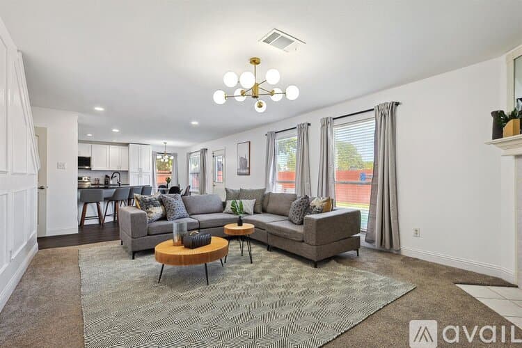 Saginaw House: 1000 Sagewood Ln