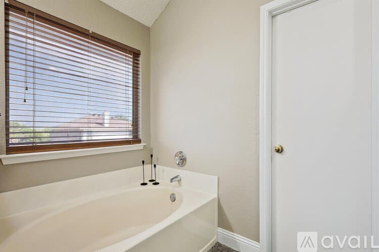 Saginaw House: 1000 Sagewood Ln