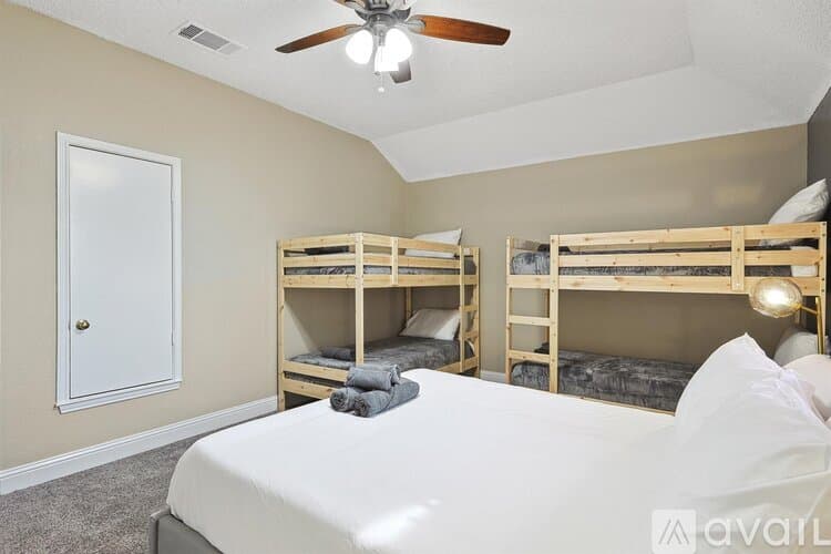 Saginaw House: 1000 Sagewood Ln