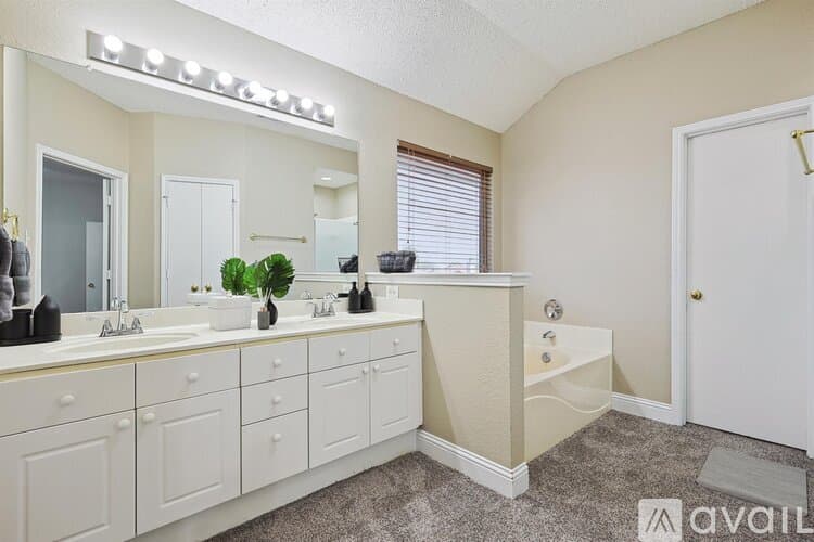 Saginaw House: 1000 Sagewood Ln