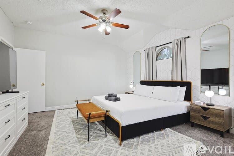 Saginaw House: 1000 Sagewood Ln