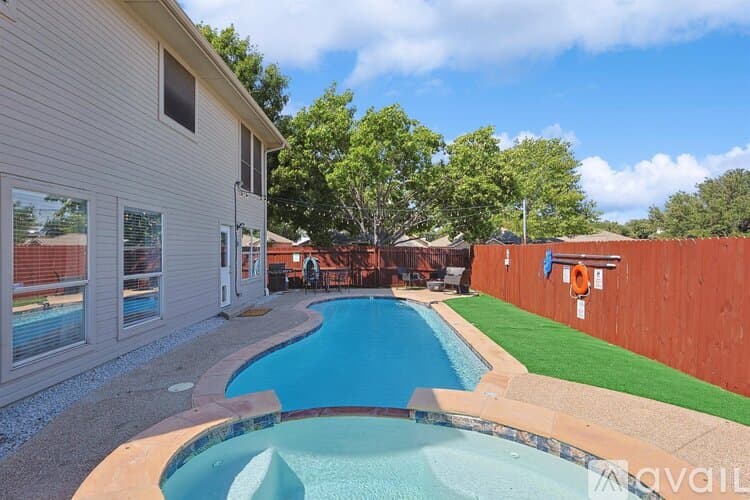 Saginaw House: 1000 Sagewood Ln