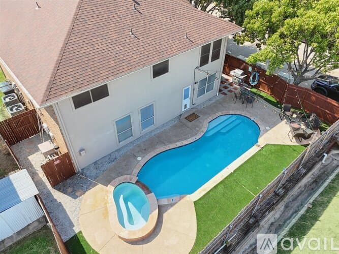 Saginaw House: 1000 Sagewood Ln