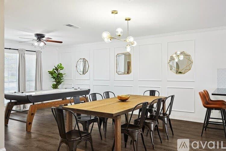 Saginaw House: 1000 Sagewood Ln
