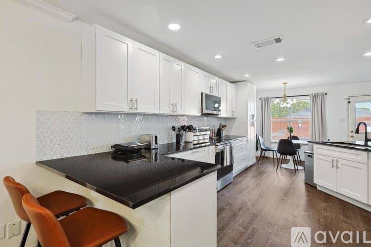 Saginaw House: 1000 Sagewood Ln