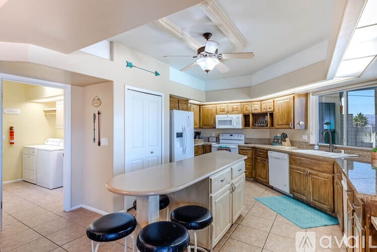 Lake Havasu City House: 833 Paso Dr