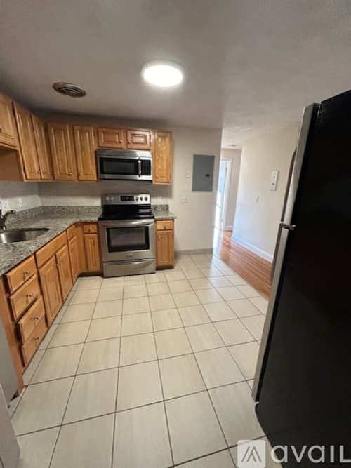 Brookline Apartment: 230 Babcock St