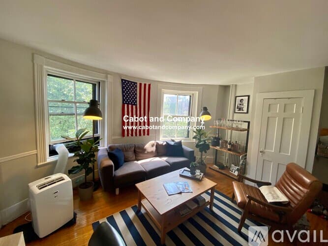Boston Apartment: 81 Mt Vernon St