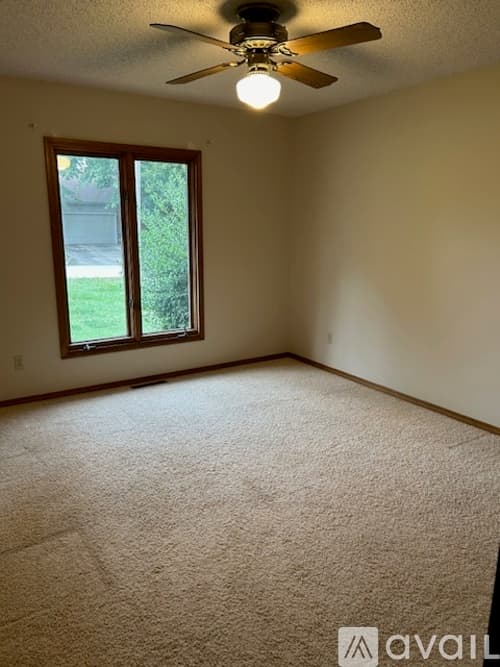 Nixa House: 704 W Briarwood Ln