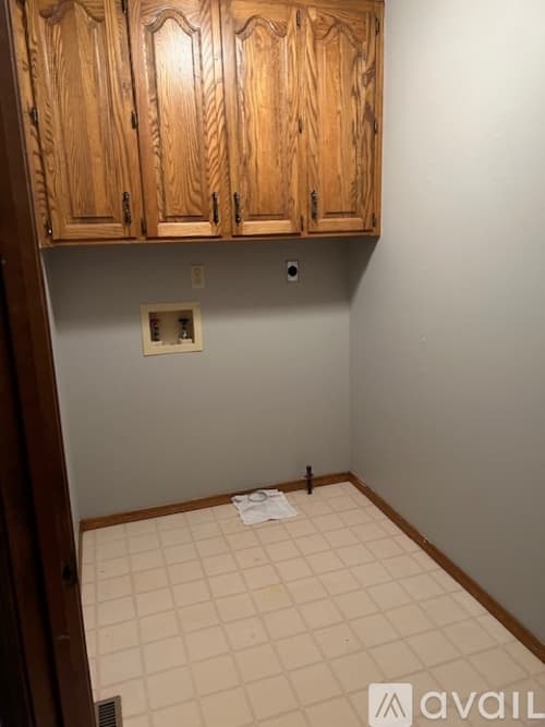 Nixa House: 704 W Briarwood Ln