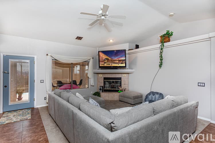 Lake Havasu City House: 911 Pueblo Dr