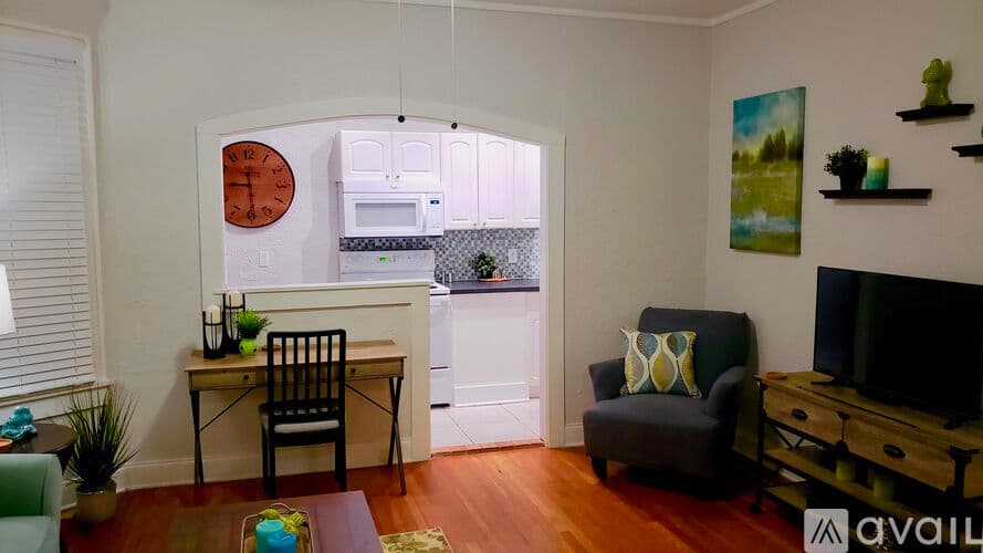Tampa Apartment: 407 South Melville Avenue
