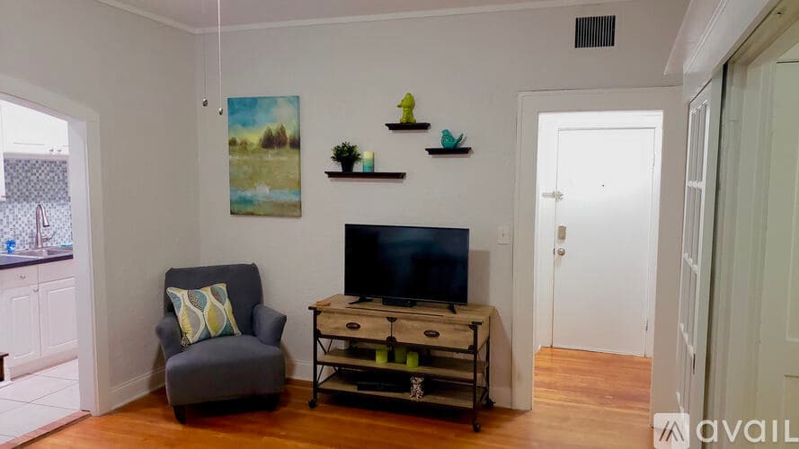 Tampa Apartment: 407 South Melville Avenue