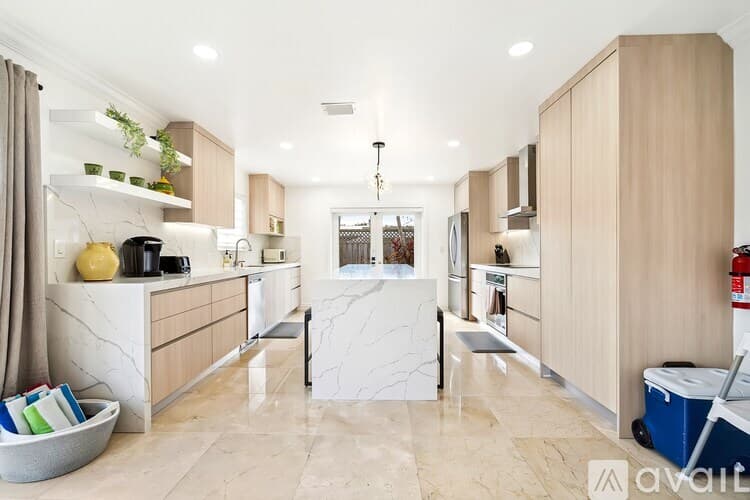 Miami House: 7350 SW 31st St
