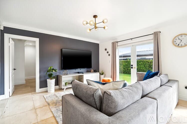 Miami House: 7350 SW 31st St