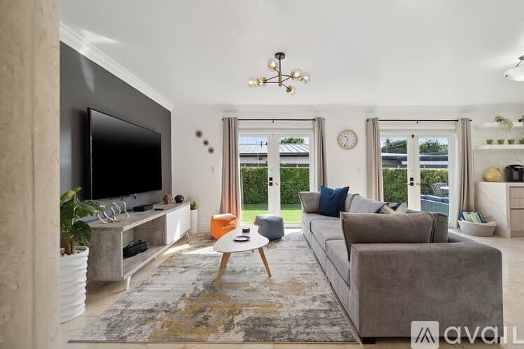 Miami House: 7350 SW 31st St