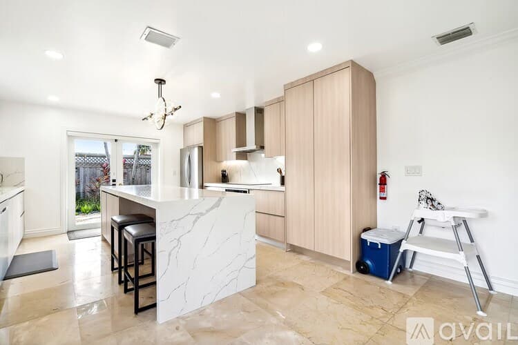 Miami House: 7350 SW 31st St