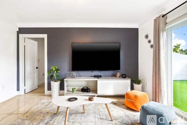 Miami House: 7350 SW 31st St