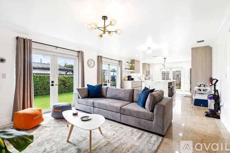 Miami House: 7350 SW 31st St