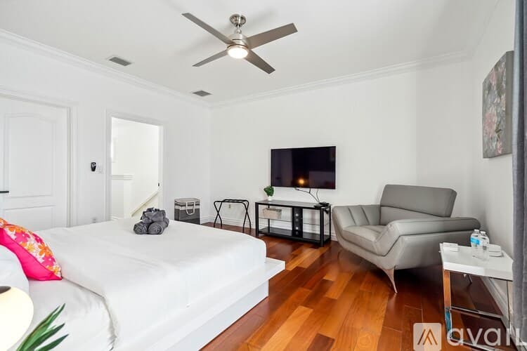 Miami House: 7350 SW 31st St