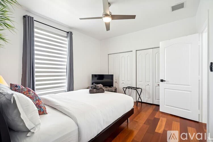 Miami House: 7350 SW 31st St
