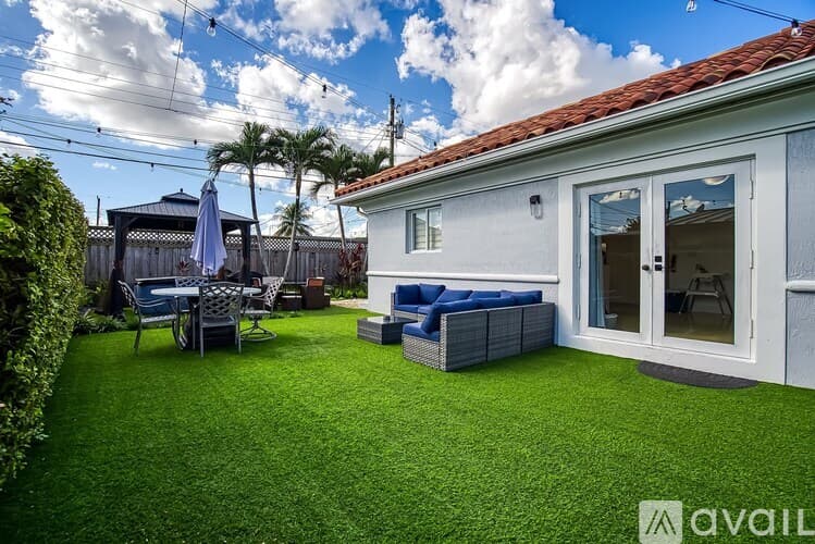 Miami House: 7350 SW 31st St
