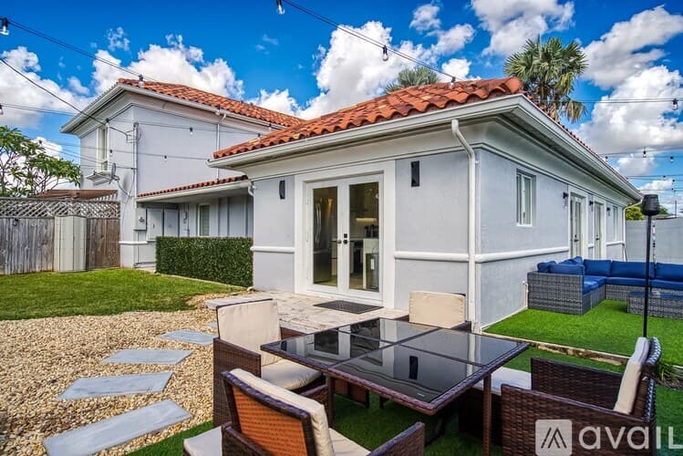 Miami House: 7350 SW 31st St