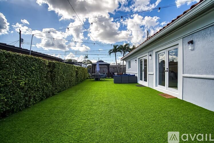 Miami House: 7350 SW 31st St