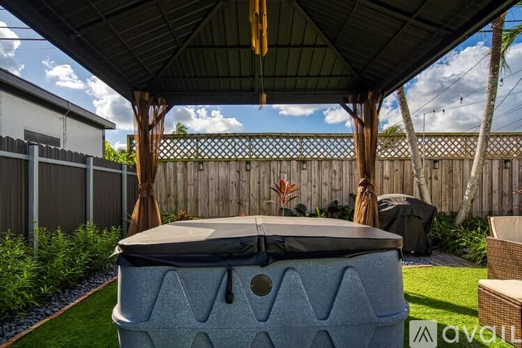 Miami House: 7350 SW 31st St