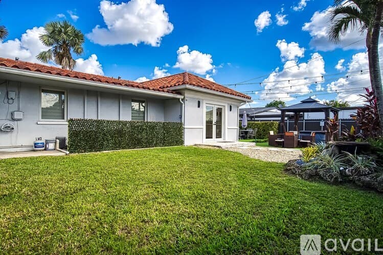 Miami House: 7350 SW 31st St