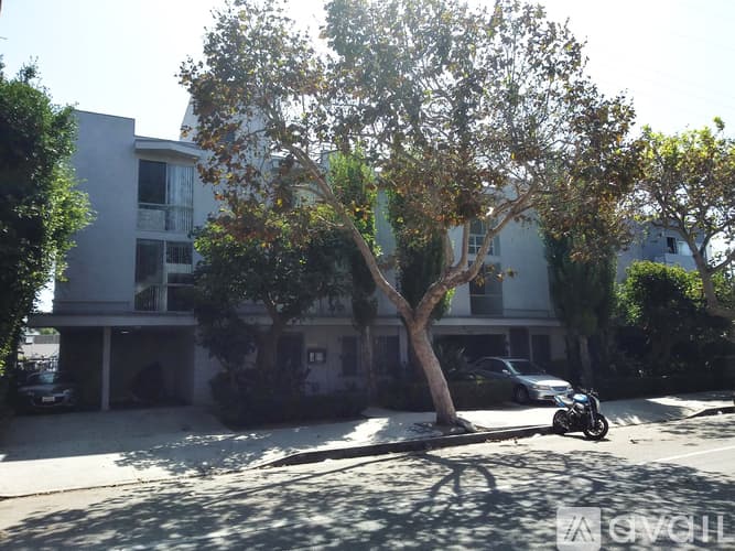 Los Angeles Apartment: 408 South Venice Boulevard