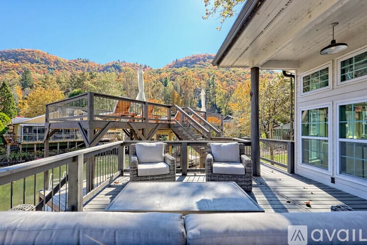 Clayton House: 171 Timpson Cove Rd