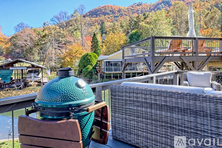 Clayton House: 171 Timpson Cove Rd