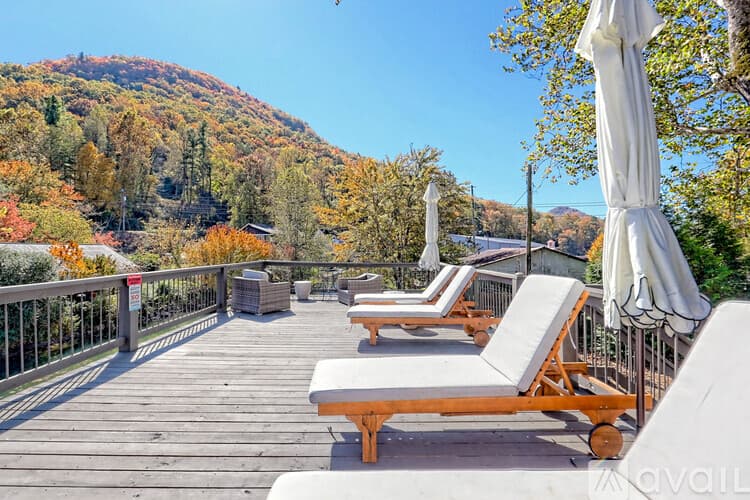 Clayton House: 171 Timpson Cove Rd
