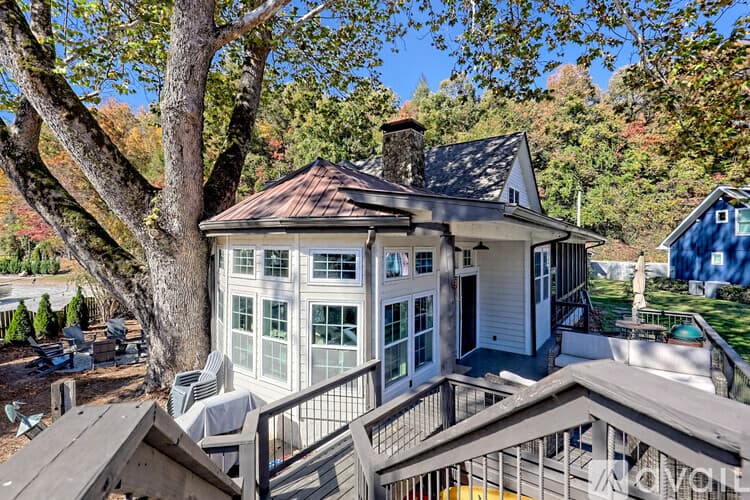 Clayton House: 171 Timpson Cove Rd