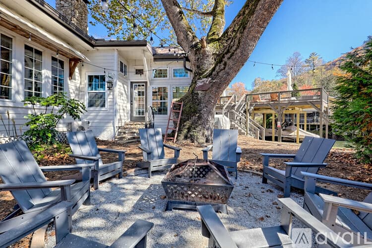 Clayton House: 171 Timpson Cove Rd