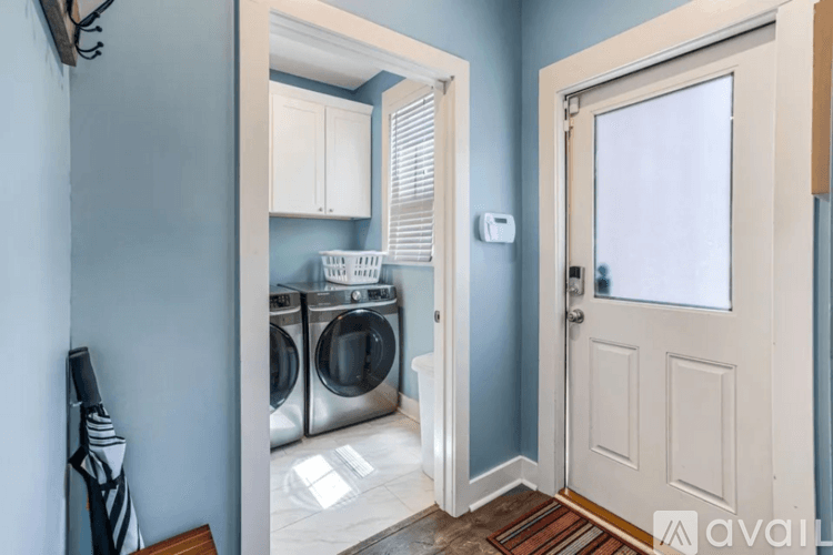 Savannah House: 619 East Henry Street