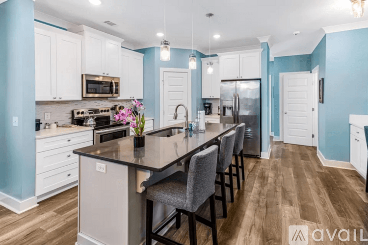 Savannah House: 619 East Henry Street