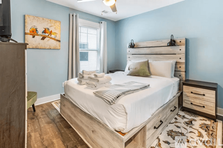 Savannah House: 619 East Henry Street