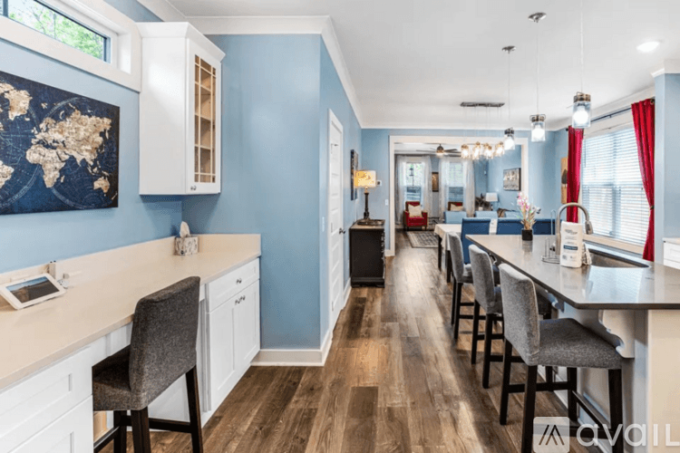 Savannah House: 619 East Henry Street