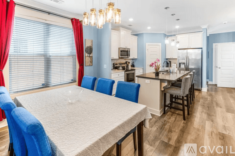Savannah House: 619 East Henry Street
