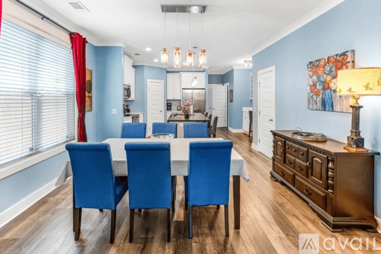 Savannah House: 619 East Henry Street