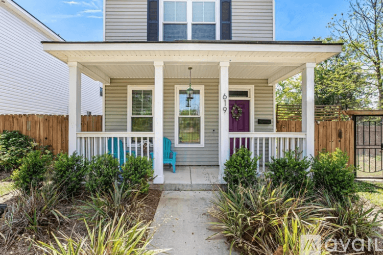 Savannah House: 619 East Henry Street