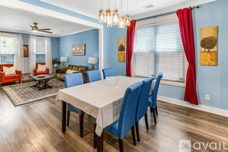 Savannah House: 619 East Henry Street