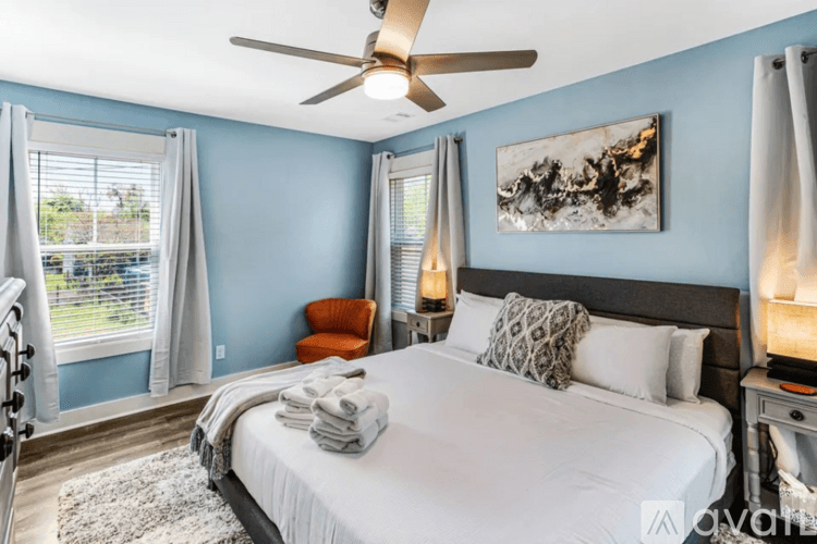 Savannah House: 619 East Henry Street